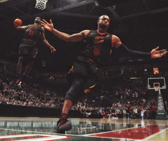 进的桌子可 进的桌子可