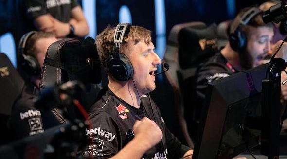 更是对队伍 更是对队伍